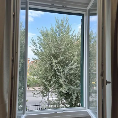 Olive Tree's House * ローマ